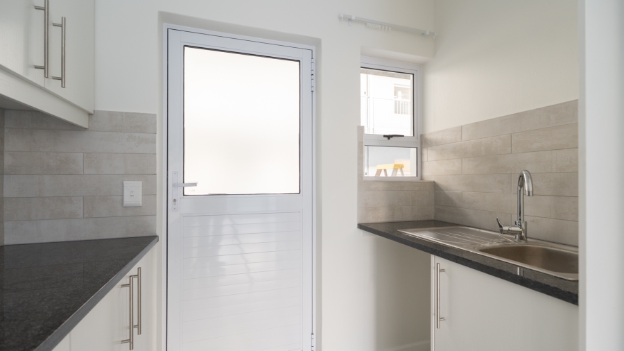 To Let 2 Bedroom Property for Rent in Honeydew Country Estate Western Cape